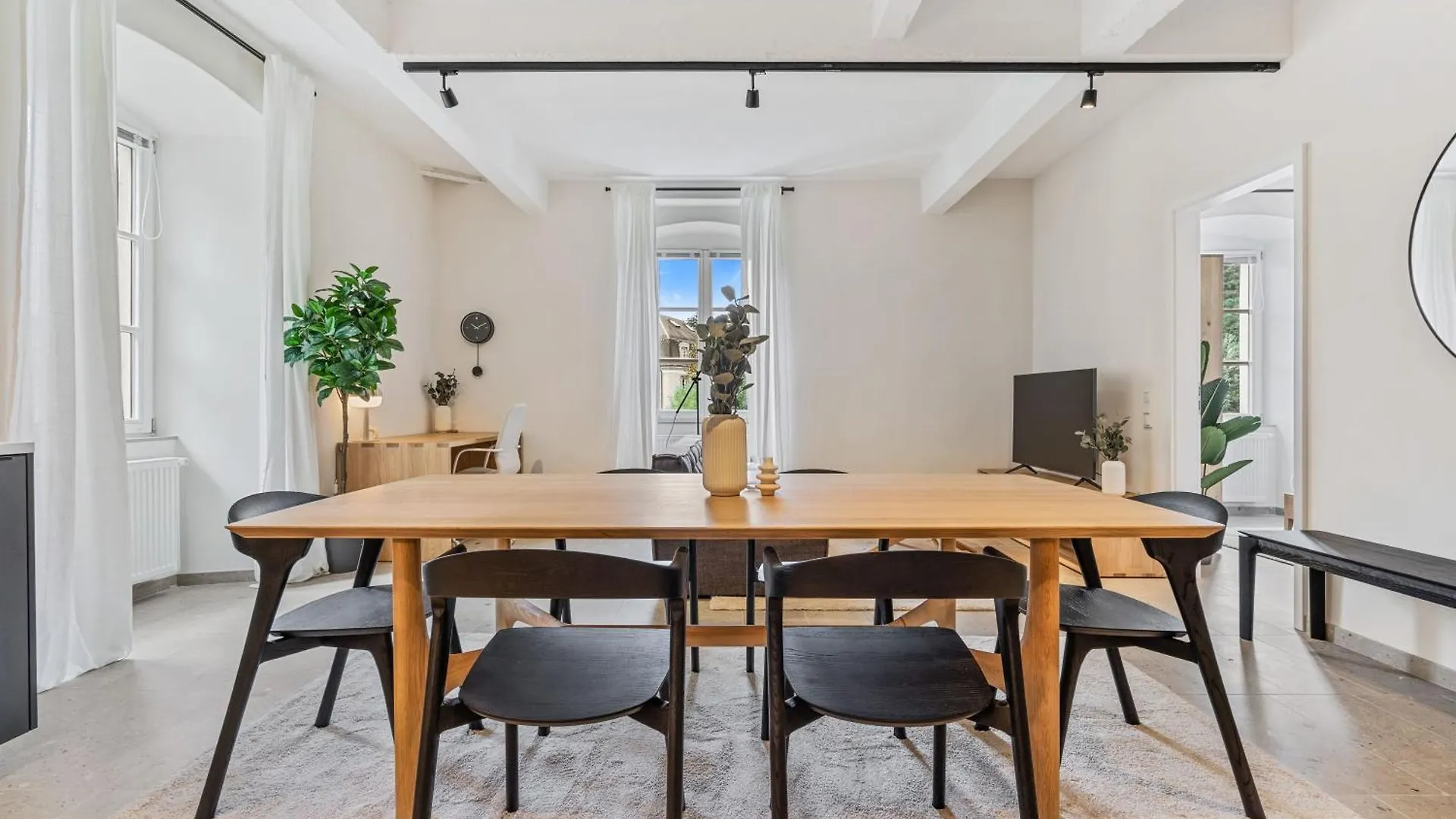 Modern Apartments In Clausen With Wifi, Kitchen & Workspace Luxembourg