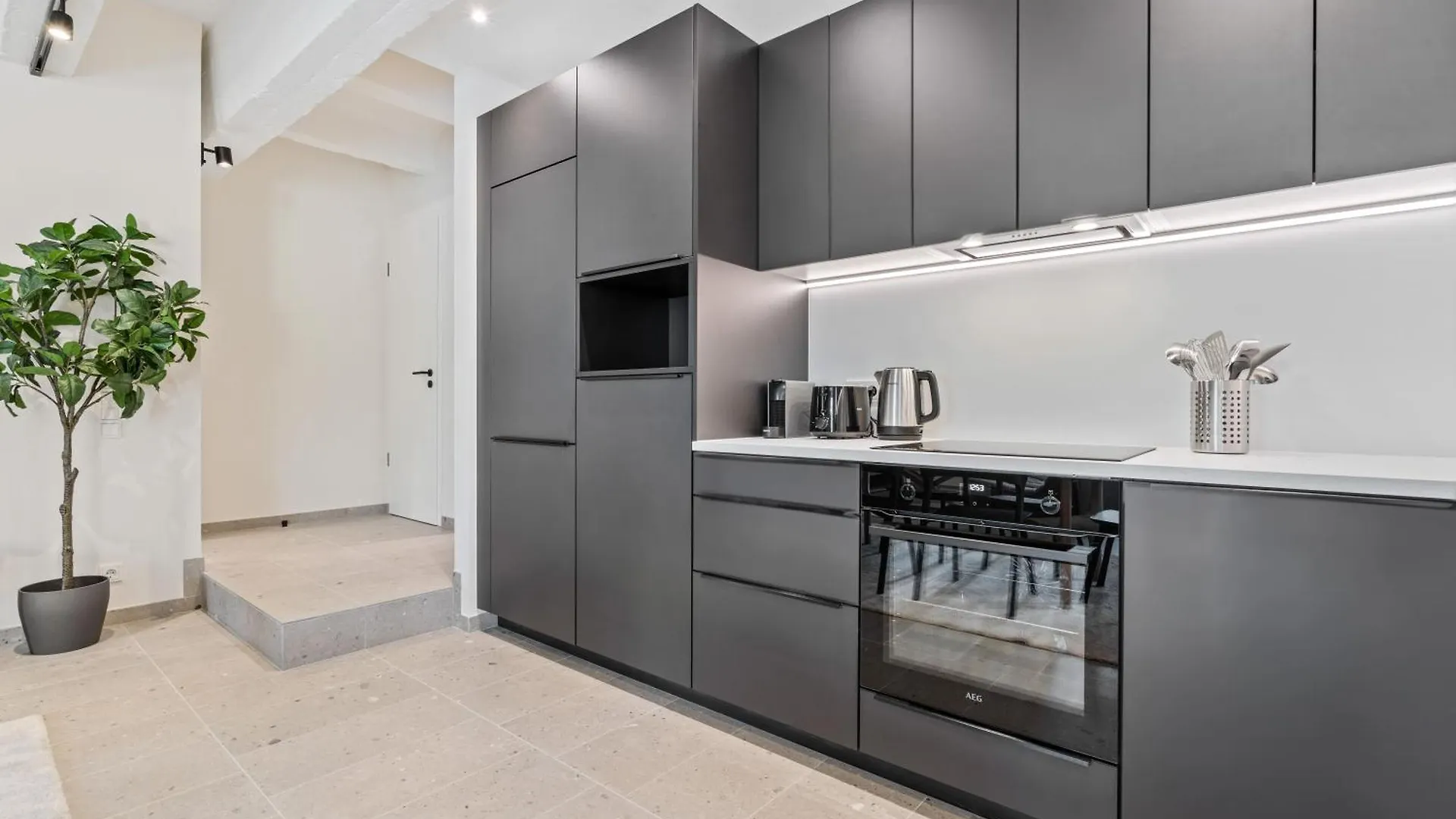 Modern Apartments In Clausen With Wifi, Kitchen & Workspace Luxembourg