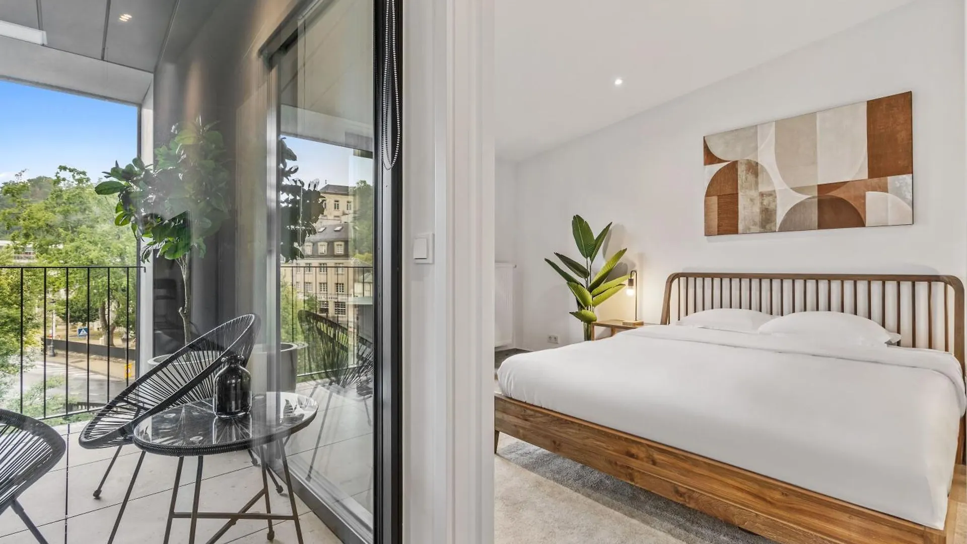 Modern Apartments In Clausen With Wifi, Kitchen & Workspace Luxembourg