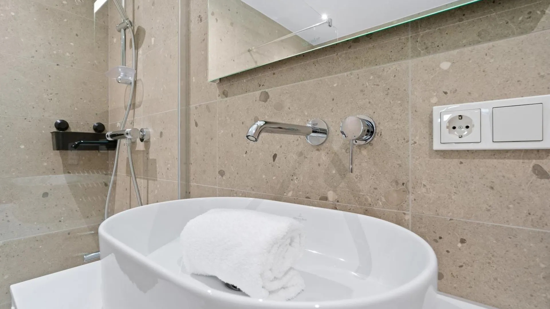 Modern Apartments In Clausen With Wifi, Kitchen & Workspace Luxembourg