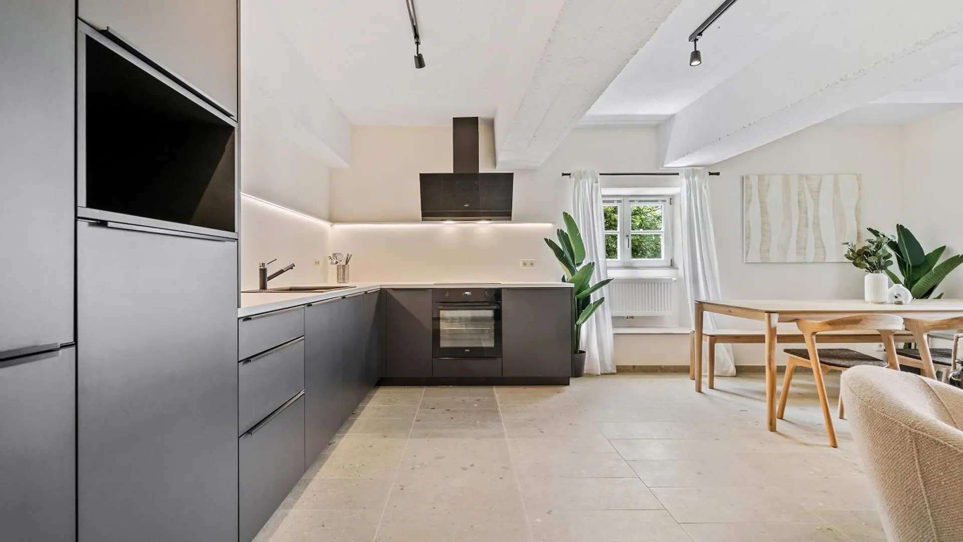 Modern Apartments In Clausen With Wifi, Kitchen & Workspace Luxembourg