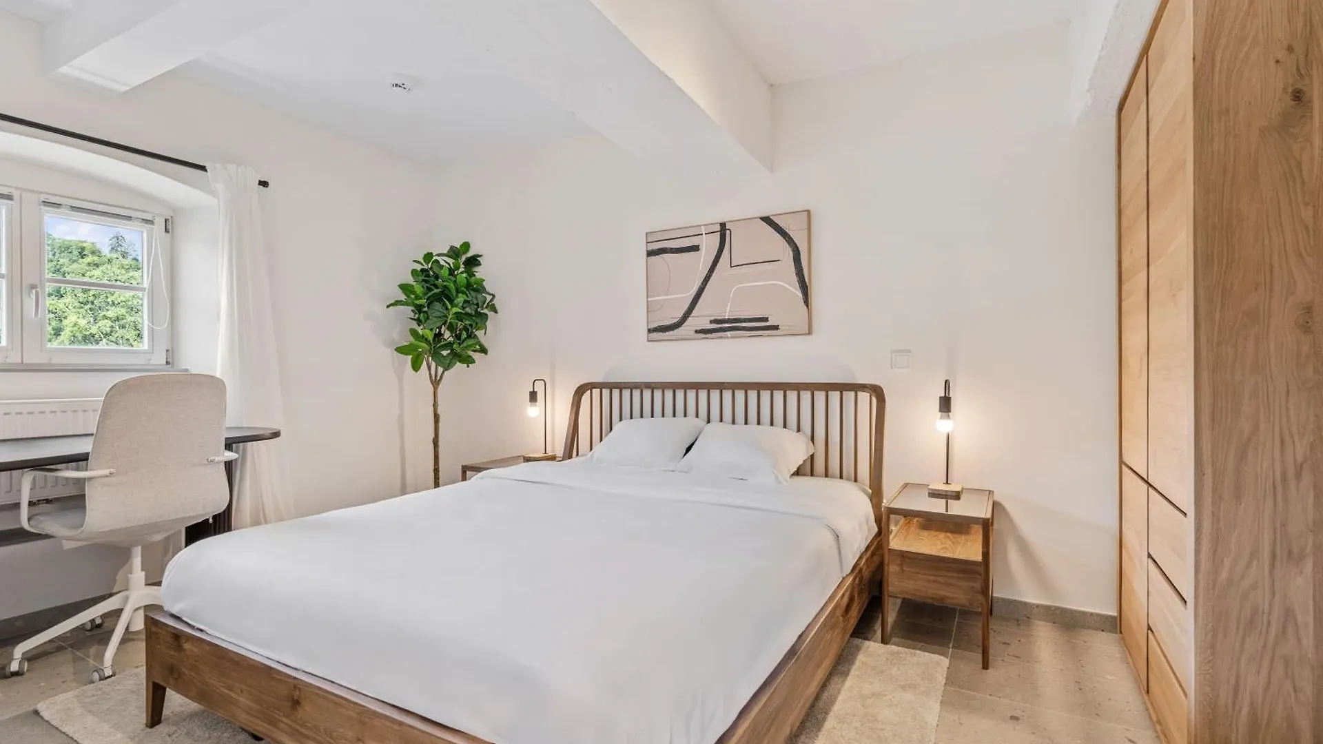 Modern Apartments In Clausen With Wifi, Kitchen & Workspace Luxembourg