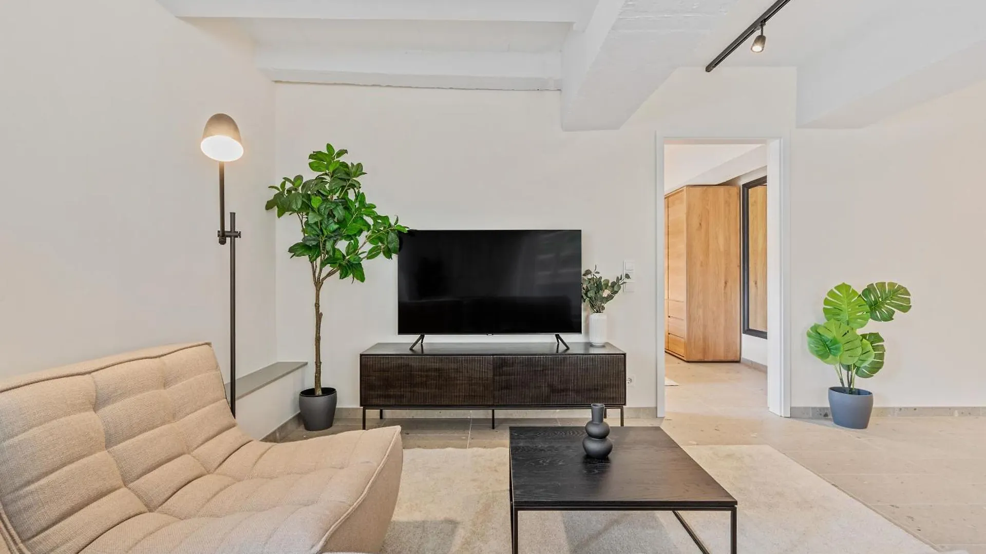 Modern Apartments In Clausen With Wifi, Kitchen & Workspace Luxembourg