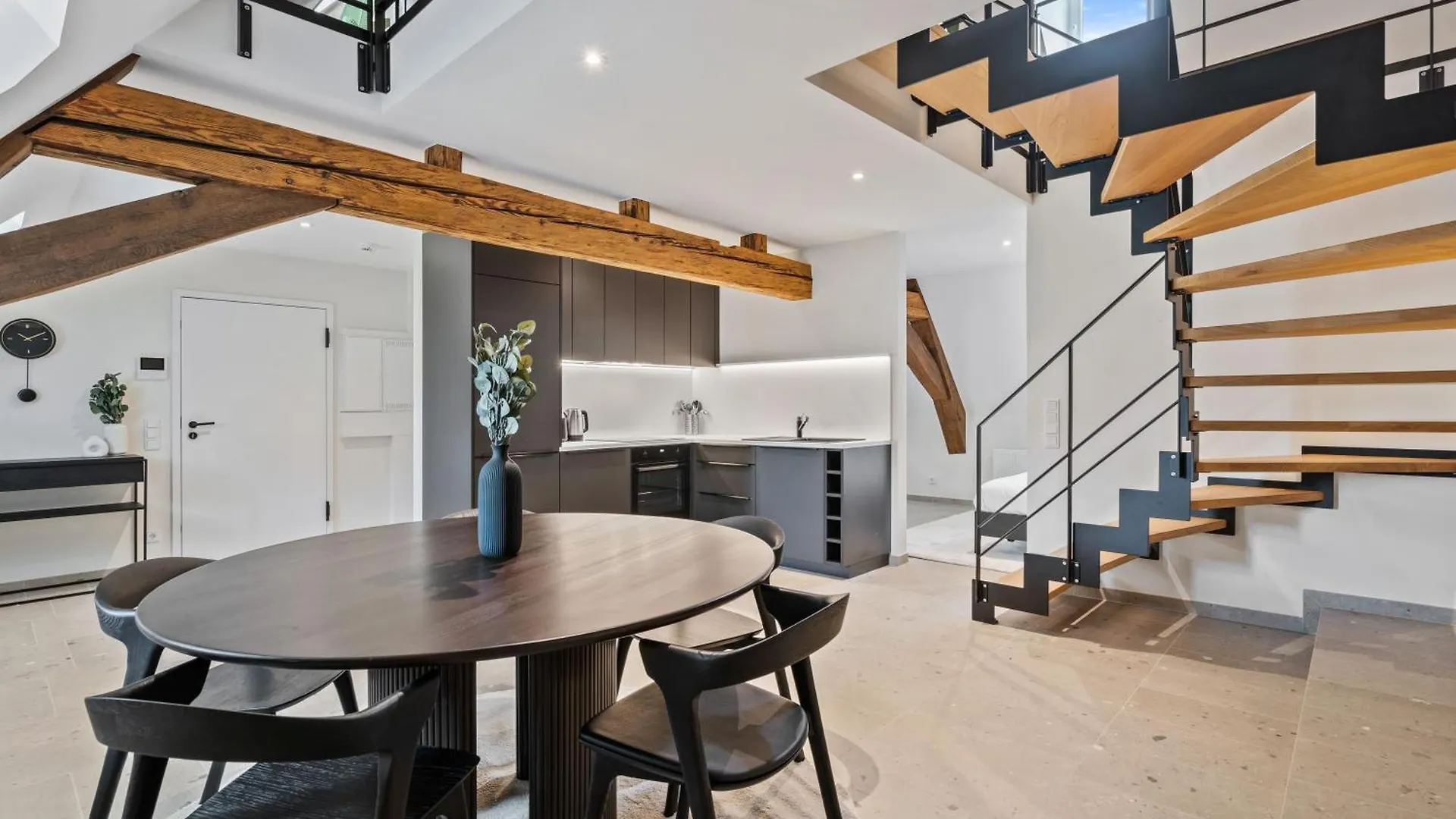 Modern Apartments In Clausen With Wifi, Kitchen & Workspace Luxembourg