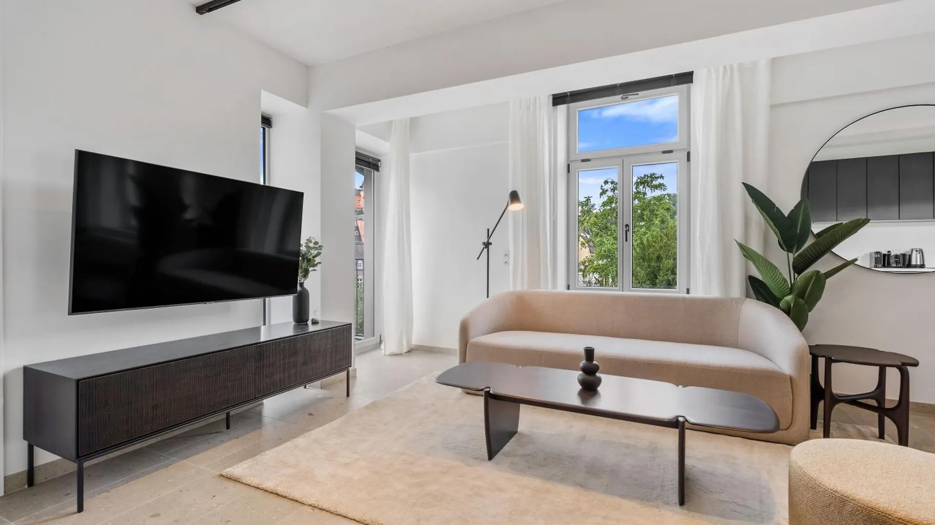 Modern Apartments In Clausen With Wifi, Kitchen & Workspace Luxembourg