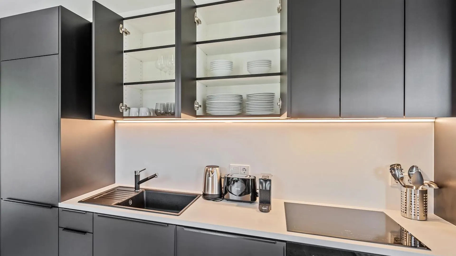 Modern Apartments In Clausen With Wifi, Kitchen & Workspace Luxembourg